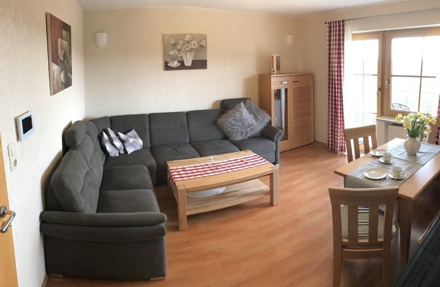 Bel appartement 4 étoiles dans une belle et calme colline et balcon sud