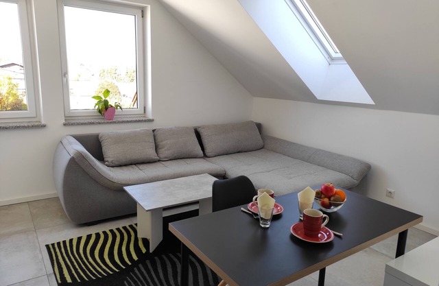 Schöne kleine Wohnung in einer neuen kleinen Residenz