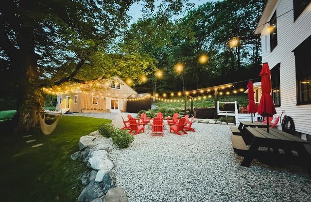 Unique Schoolhouse*King Beds*Hot Tub*Game Room Coming Late May*Minutes to Lakes