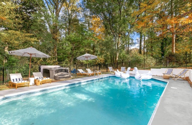 The Scott Luxe Villa | HotTub + FirePit + Pool + Billiards + Ping Pong