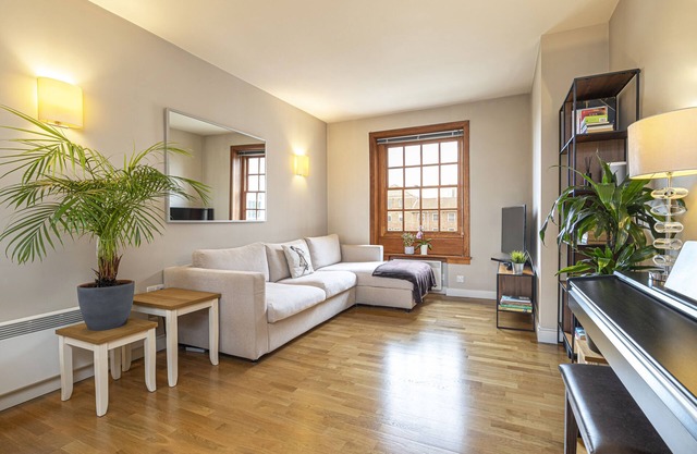 Peaceful Putney apartment by UnderTheDoormat