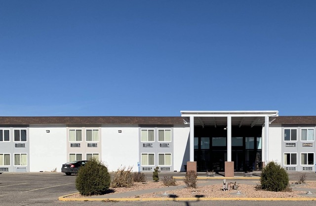 Scottsbluff Inn