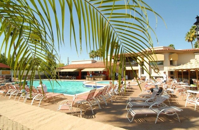 Scottsdale Camelback Resort Spacious Studio with Hot Tub