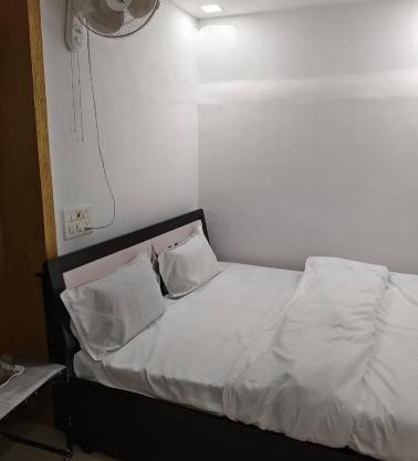 Screenz Stay - Hotel and Cinema