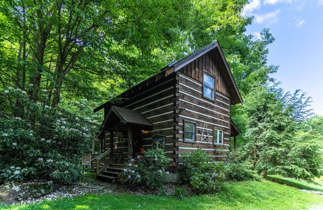 Scrollrock - Charmante cabane au bord de la rivière, isolée, avec bain à remous. Animaux ok!