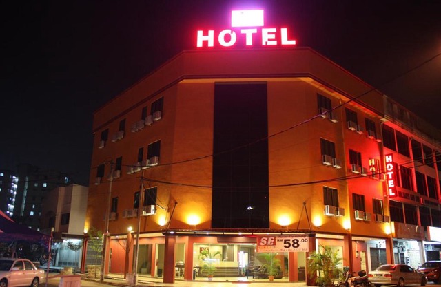 SE Two Hotel