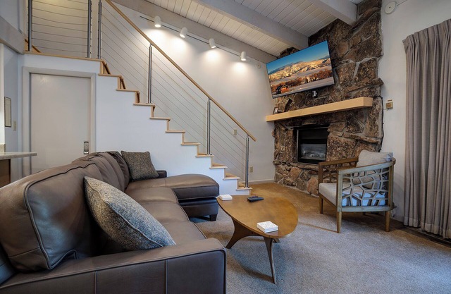 SE062 by Mountain Resorts ~ Condo au dernier étage avec balcon privé!