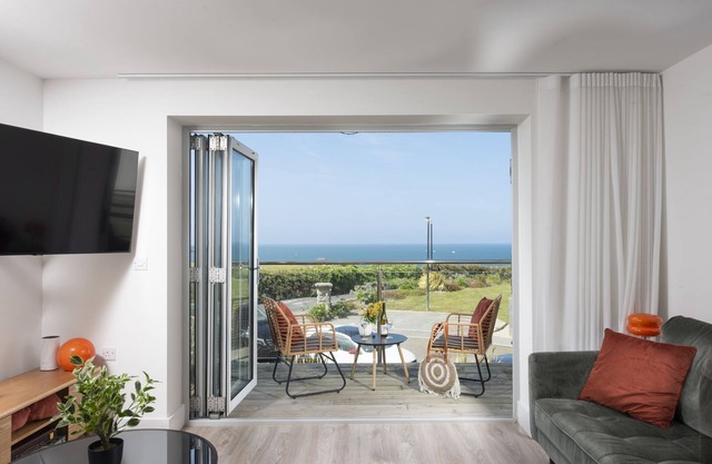 Sea Breeze - a sea view apartment just moments from Lusty Glaze Beach