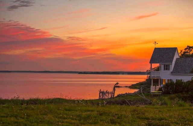 Sea Breeze Cottage @ Rossport by the Sea