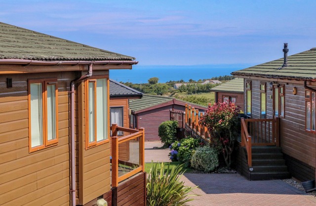 SEA BREEZE, family friendly, character holiday cottage in Ilfracombe