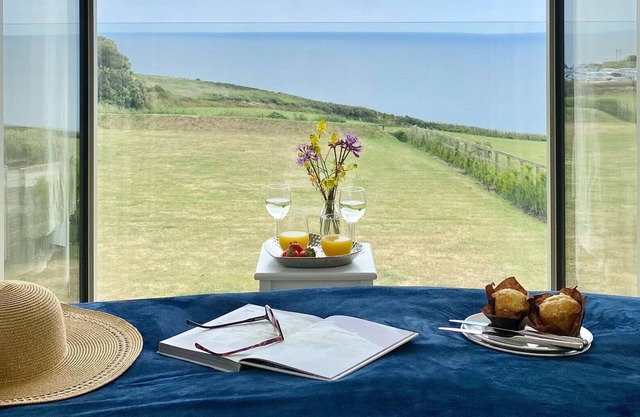 BELLE MAISON DE VACANCES DE 4 CHAMBRES AVEC VUE MER ET ACCÈS FACILE AUX PLAGES