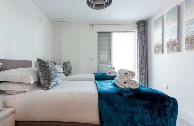 Sea Breeze - with sea views