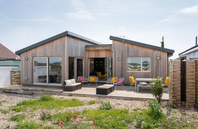 Sea Breezes by Inspire Stays - a home that sleeps 8 guests in 4 bedrooms
