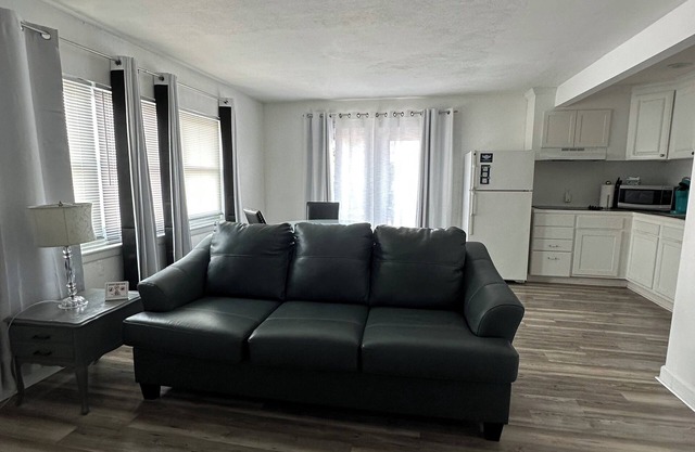 SEA-clusion 3 cozy 1 bedroom apartment across the street from the beach!