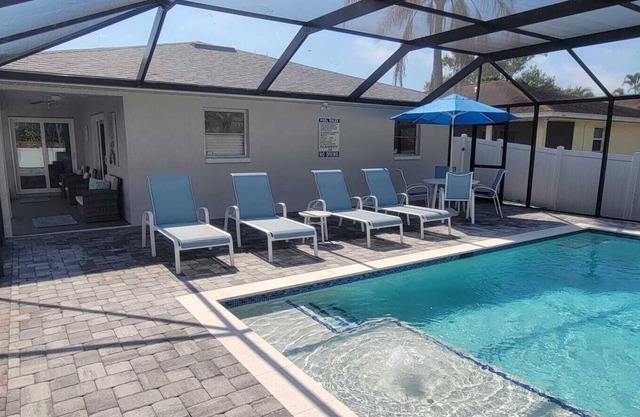 -Sea Coast Living At it's BEST, near beaches, shops, restaurants