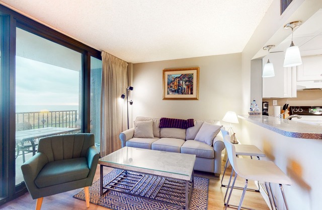 Sea Colony Ocean 2nd floor condo w/ shared sauna, tennis court, and elevator