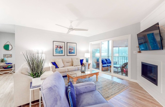 Sea Colony Tennis First-Floor Condo w/ Lake View, Basketball Court & Free WiFi