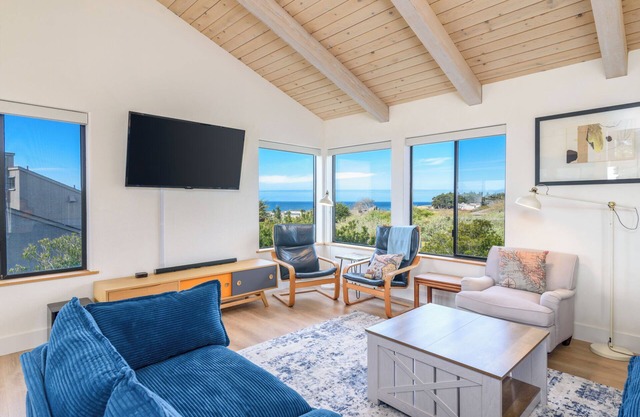 Sea Drifter – Stunning, Pet Friendly Home in Desirable Sea Ranch w/Hot Tub