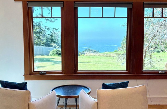 Sea Fox Cottage-Private and peaceful ocean view retreat 2 miles from Mendocino