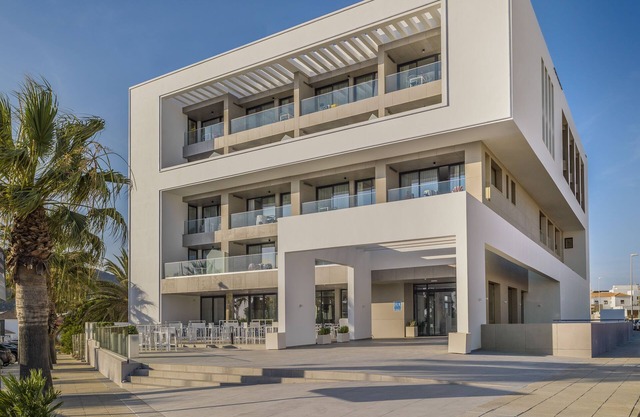 SEA FRONT APARTMENT