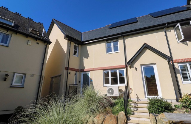 SEA LA VIE, family friendly, country holiday cottage in St Ives