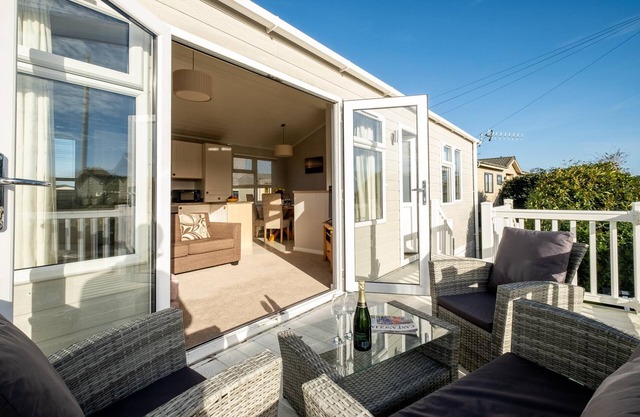 Sea La Vie - sleeps 4 guests in 2 bedrooms