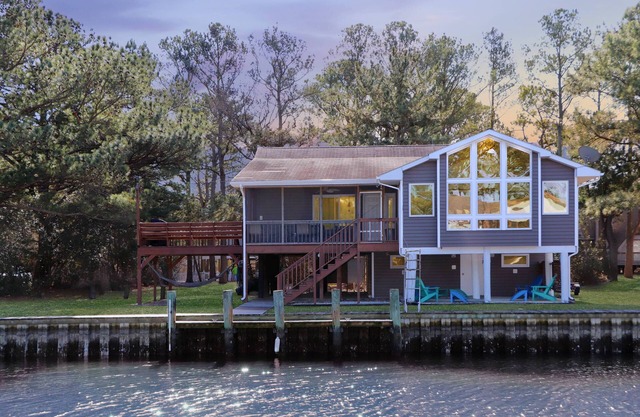 Bord de l'eau * Oyster Bay * Plan d'étage ouvert avec grandes fenêtres