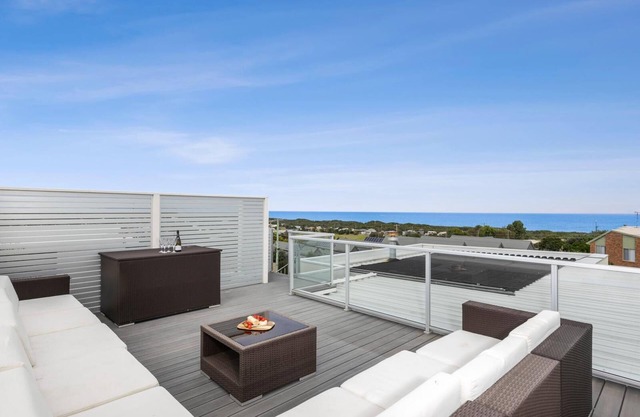 Sea Panorama on The Parade with pool
