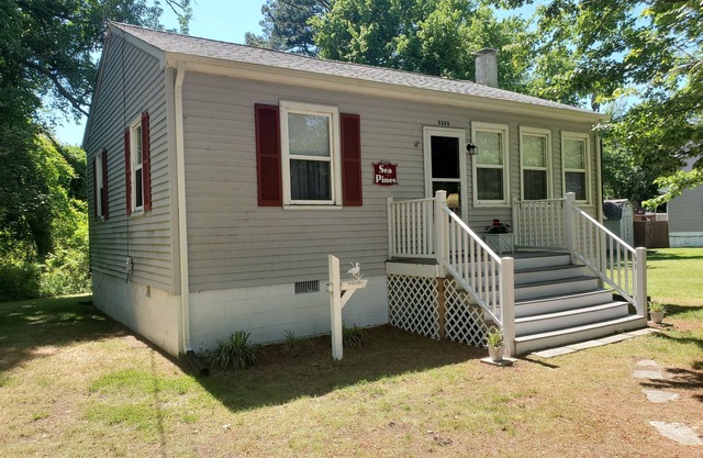 Sea Pines -2BR CLOSE TO SHOPPING,SCREENED PORCH, Linens and Towels Provided