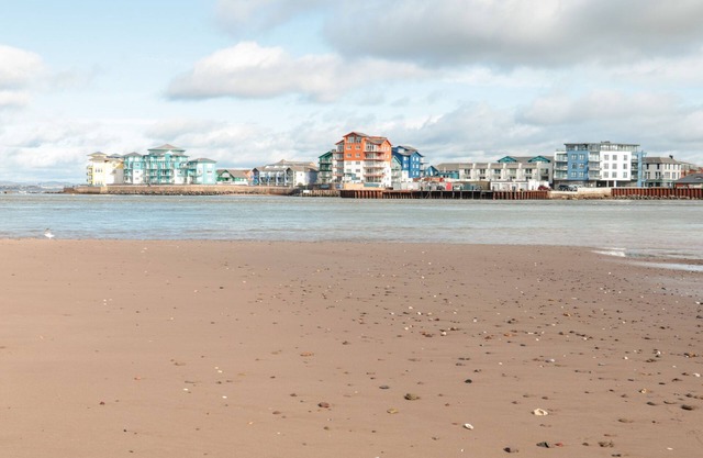 SEA POINT, family friendly, luxury holiday cottage in Exmouth