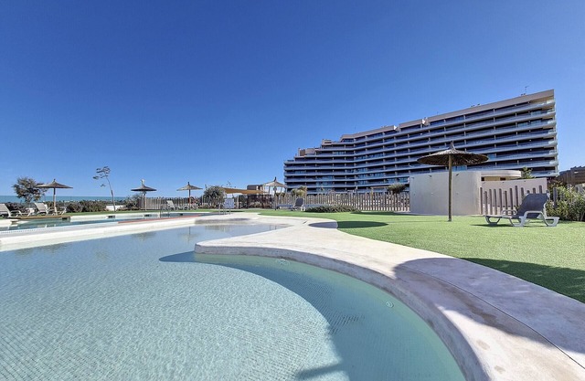 Vue mer, piscine et montagne avec 2 terrasses