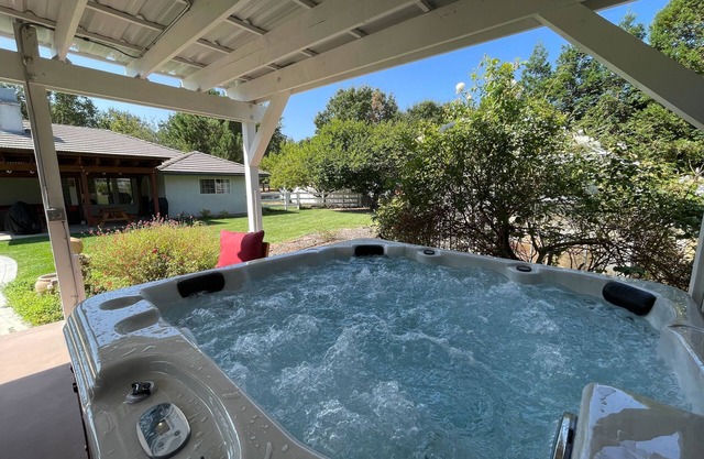 Sea Rock Ranch-Wine Country Living at it's Best! Pet Friendly! New Spa!