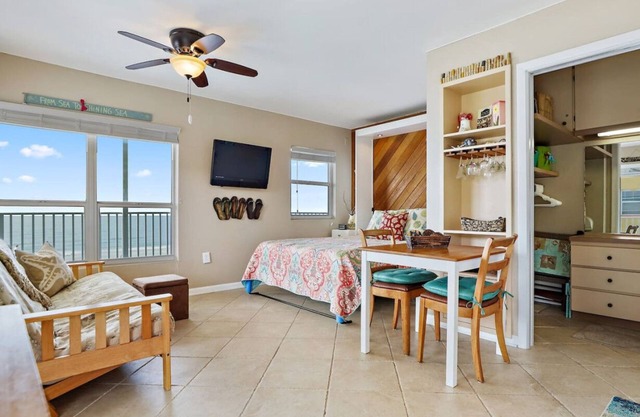Sea Rocket 22 face au golfe North Redington Beach NOUVEAUTÉ décorée deuxième étage Efficacité WIFI