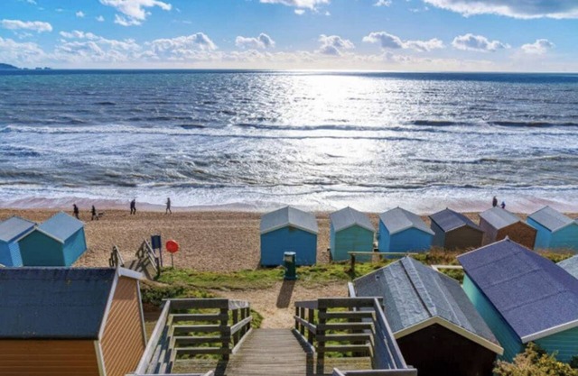 Sea salt Chalet- luxury sleeps 10 + playroom
