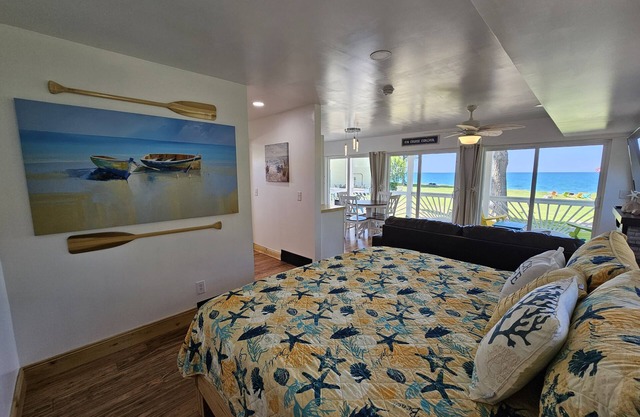 SeaSide Lake-Front Cottage