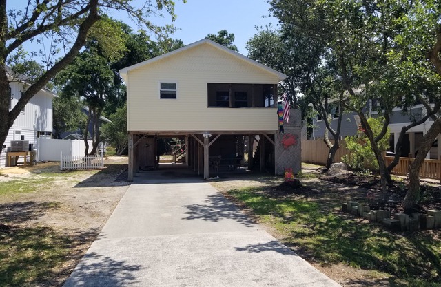 Sea Swept Cottage is a great beach cottage close to the beach and the sound.