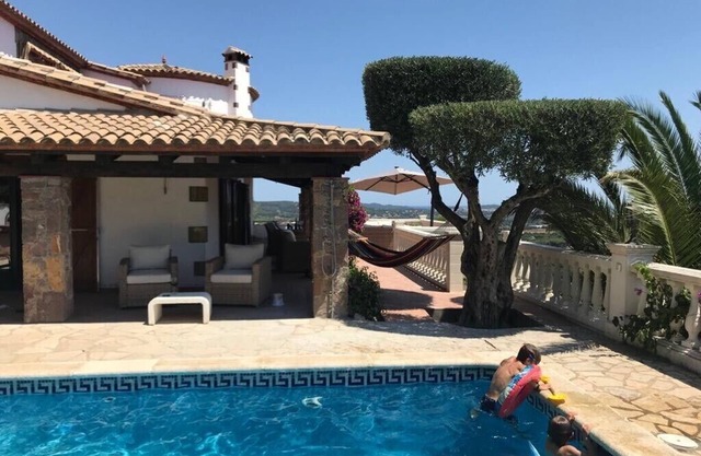 De la mer à la montagne, détendez-vous dans cette belle maison sur la Costa Brava