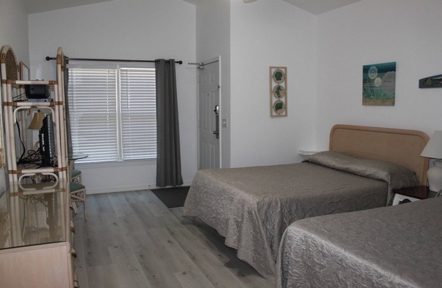 Sea Trail Resort--Beach 1 Mile, Ground Level, Linens Provided. No Cleaning Fee