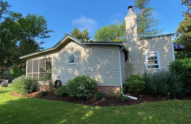 Sea Turtle Cottage - walk to everything!