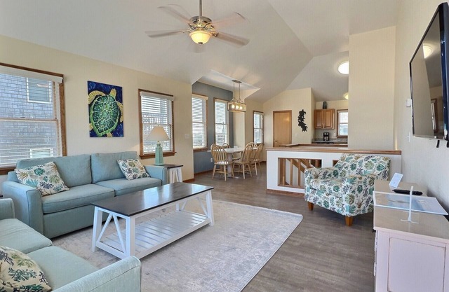 Sea Turtle- Oceanview Villa- Short Walk to Beach- Community Pool & Spa