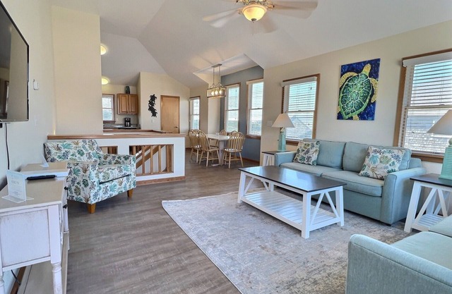 Sea Turtle- Semi-Oceanview- Short Walk to Beach- Community Pool & Spa