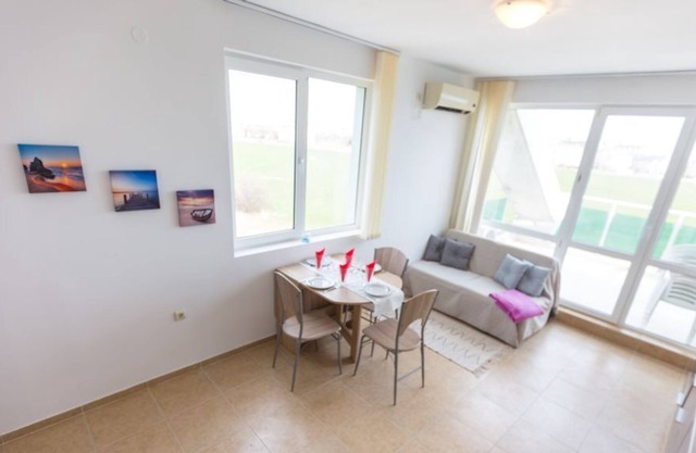 Sea View 1 Bed Apartment with stunning ocean views