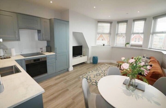 Sea View 2-Bed Family Apt w/ Free Gym & Parking