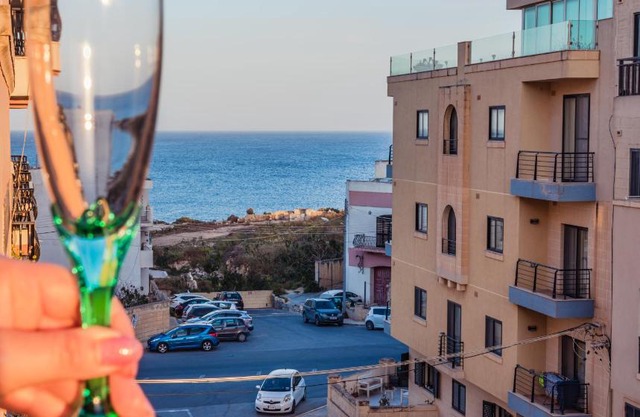 Sea-View 3 bedroom Apartment - Sleeps 8