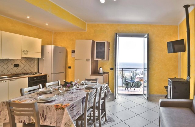 Sea view apartment with balcony and A/C | Ap09