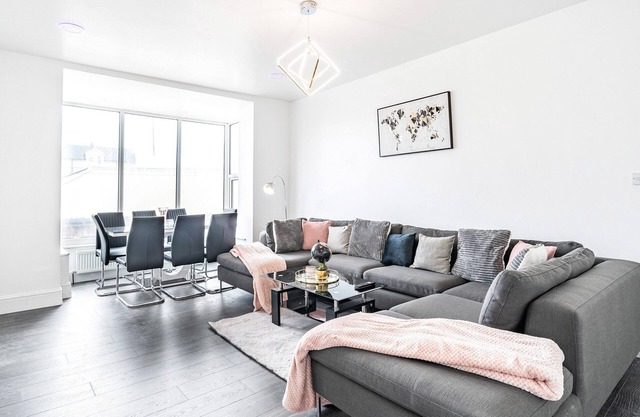 Sea View Apartment One - UK36846