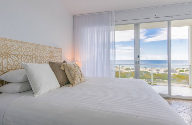 Sea View / Family / Beach Access / 4 Bed / 3 Bath