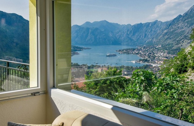 Sea View Flat w Terrace in Kotor, 8 min to Beach