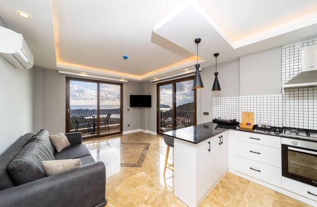 Sea View Flat with Hot Tub in Antalya Kas
