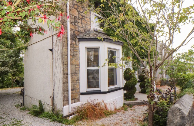 SEA VIEW, romantic, character holiday cottage in St Austell